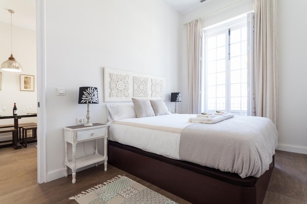 Stunning Boutique - Space Maison Apartments Севилья Экстерьер фото