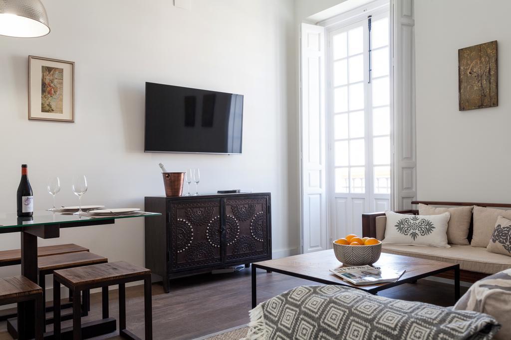 Stunning Boutique - Space Maison Apartments Севилья Экстерьер фото