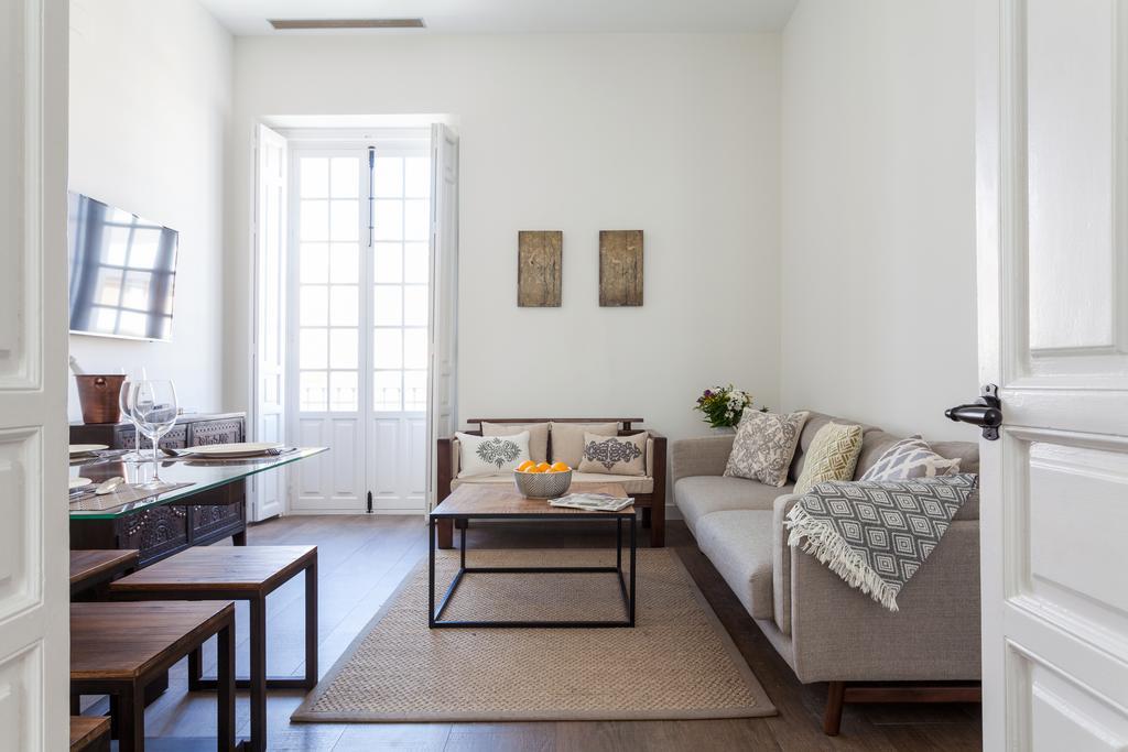 Stunning Boutique - Space Maison Apartments Севилья Экстерьер фото